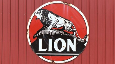 Weathered Lion Oil and Magnolia Gasoline Metal Signs