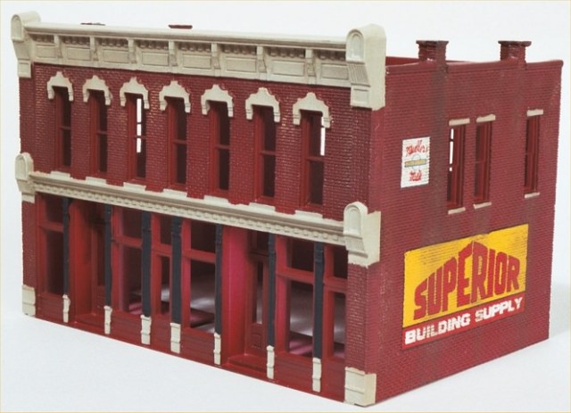 Basic weathering applied to the DPM Front Street HO building.