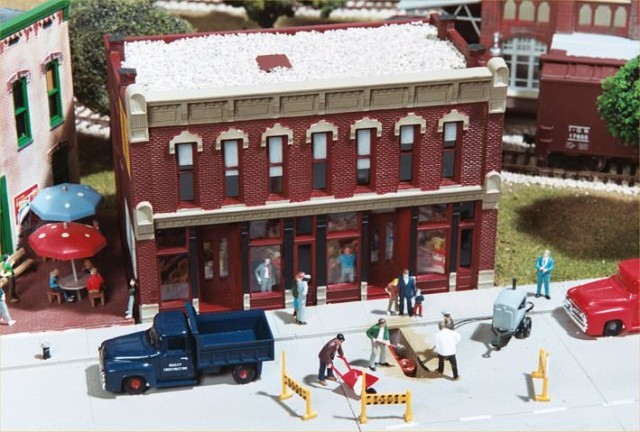 HO scale people, Preiser "Unpainted Passers-by/Spectators" and Life-Like "Construction Scene" on the MHS model railroad.