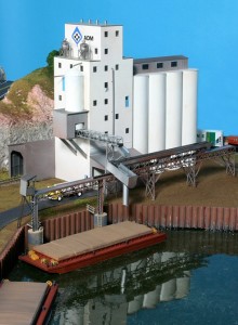 Grain Elevator and Barge Loading Conveyor