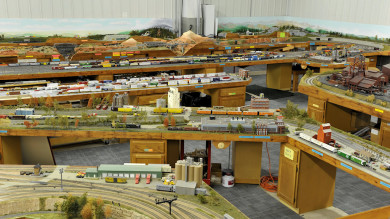 Kenneth Kroschwtz's Amazing K-10 Model Trains Layout