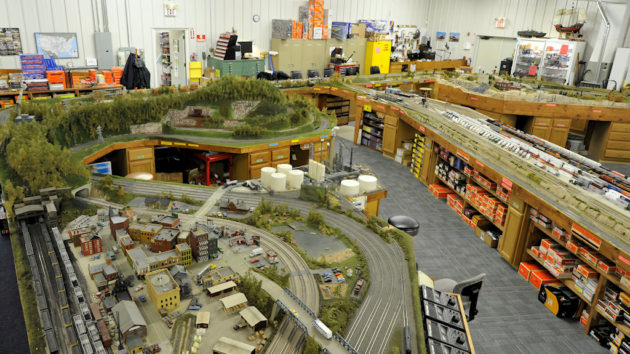 Kenneth Kroschwtz's Amazing K-10 Model Trains Layout