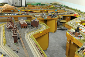 Kenneth Kroschwtz's Amazing K-10 Model Trains Layout