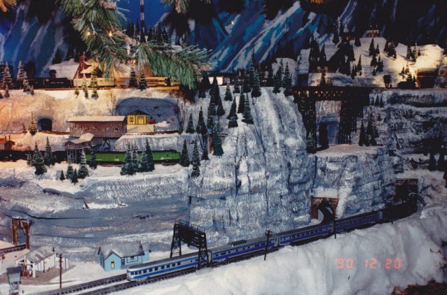 American Flyer S Gaugers of the St. Louis Famous-Barr Christmas Window Layout 1990