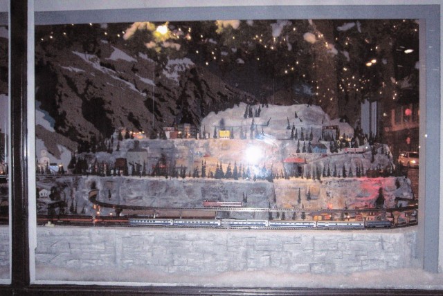 American Flyer S Gaugers of the St. Louis Famous-Barr Christmas Window Layout