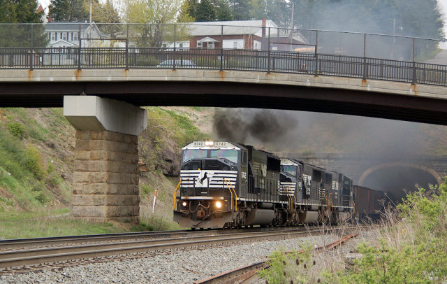 A real smoker, exiting the tunnels at Gallitzin.
