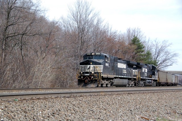 NS power leads a string of coal empties around the curve at Lilly.