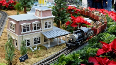 2014 Missouri Botanical Garden “Gardenland Express” Garden Railroad