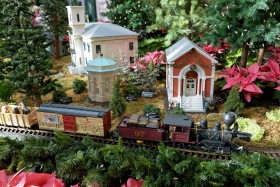 2014 Missouri Botanical Garden “Gardenland Express” Garden Railroad