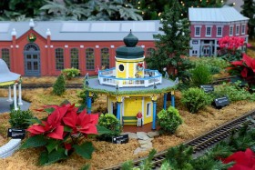 2014 Missouri Botanical Garden “Gardenland Express” Garden Railroad