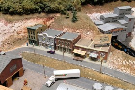 Bob Boedges’ Fussin & Fumin N Scale Model Railroad