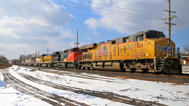 Finally, another mixed freight headed east. This is interesting for a couple of reasons: the mixture of power (note the CN running in the second position, and behind that are at least four former Southern Pacific power units with the original logo painted out. The second interesting item (to me, at least) is the fact this is the second mixed freight in an hour on a line that runs more than 30 coal trains a day among its average of 35 daily trains. 